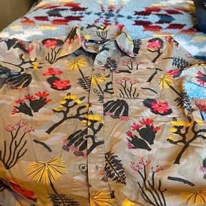 The north face boys dress shirt size 7